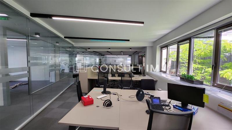 Bureau - 1 220 m²