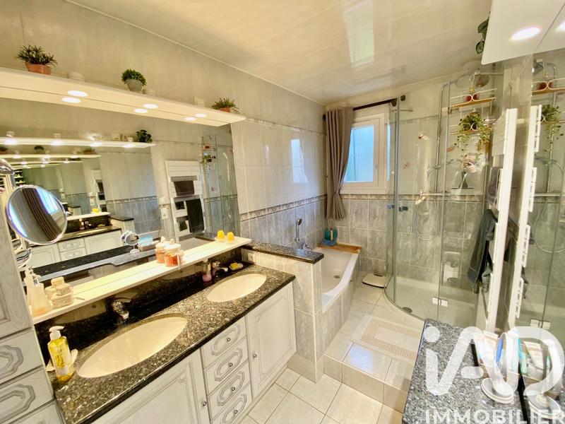 Maison - 180 m² - 7 pièces