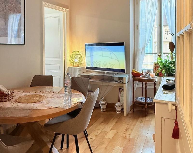 Appartement - 93 m² - 4 pièces