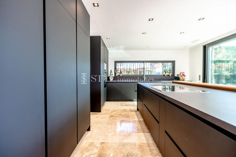 Villa - 350 m² - 6 pièces