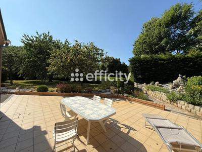 Maison - 235 m² - 10 pièces