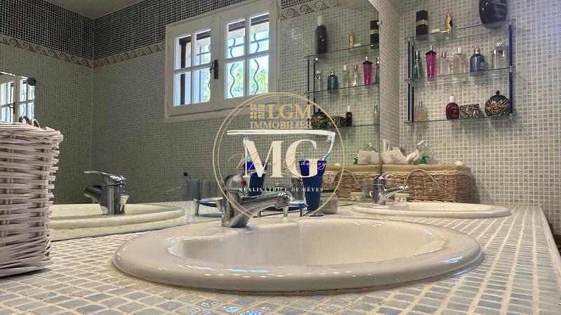 Maison - 219 m² - 4 pièces