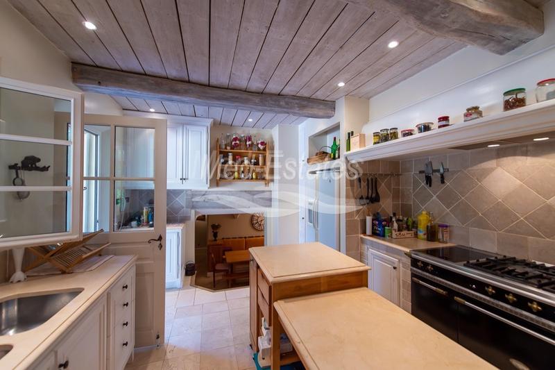 Propriété - 438 m² - 18 pièces