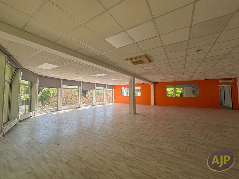 Local d'activité / Entrepôt - 236 m²