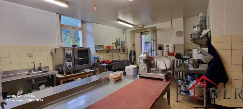 Fonds de commerce - Local commercial - 895 m²