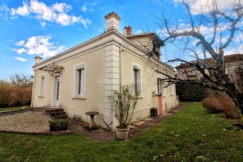 Maison - 202 m² - 7 pièces