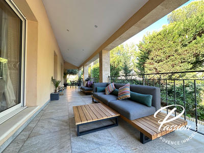 Maison contemporaine - 242 m² - 7 pièces