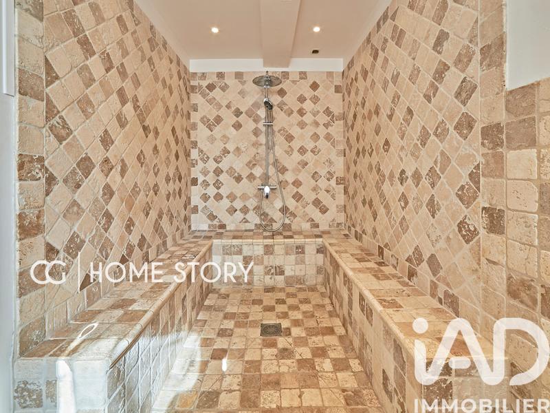 Maison - 427 m² - 11 pièces