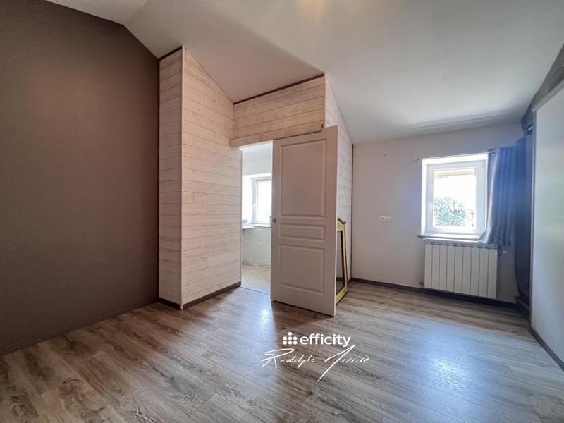 Maison - 245 m² - 11 pièces