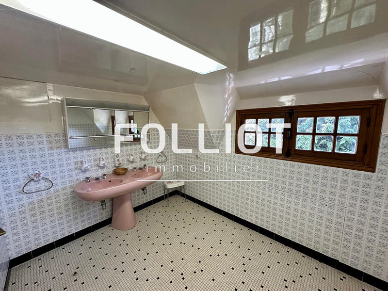 Maison - 96 m² - 7 pièces