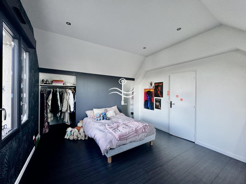 Maison - 208 m² - 9 pièces