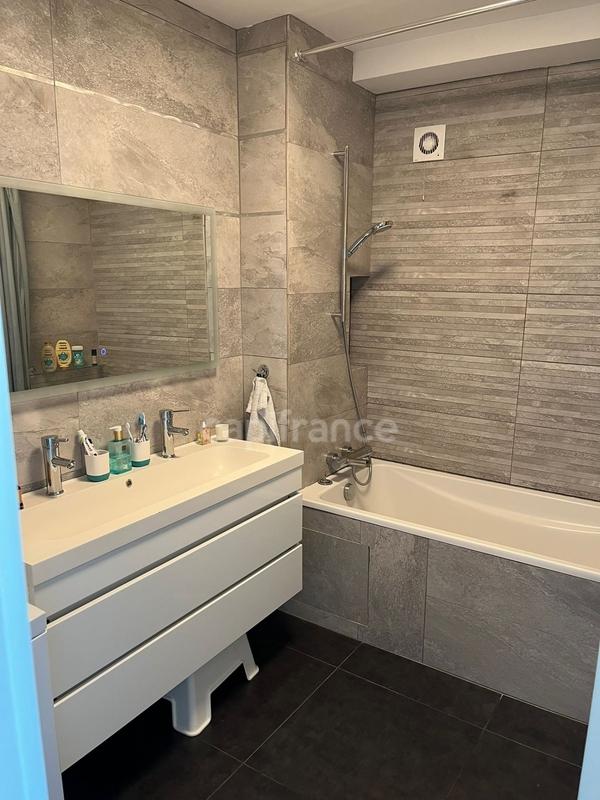 Appartement - 93 m² - 5 pièces