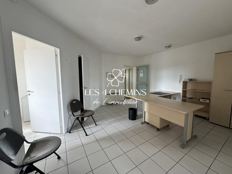 Local commercial - 77 m² - 4 pièces