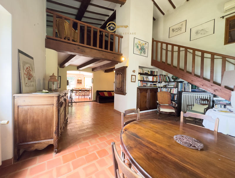 Propriété - 200 m² - 8 pièces