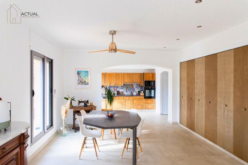 Maison - 260 m² - 10 pièces