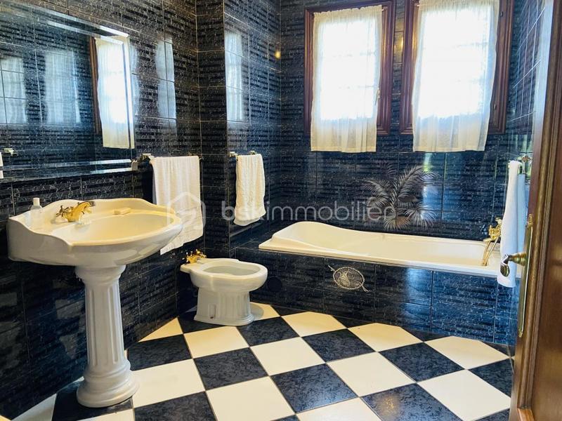 Maison - 151 m² - 6 pièces