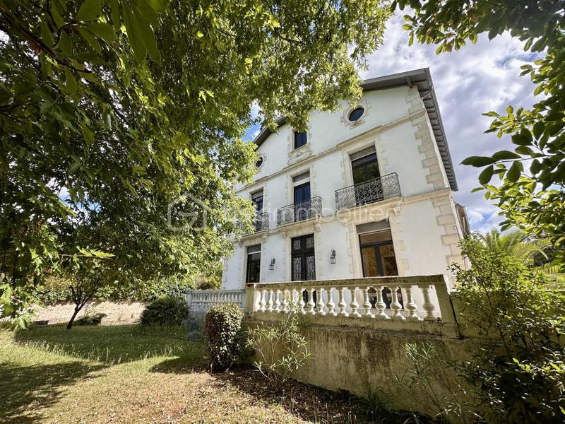 Demeure - 298 m² - 12 pièces