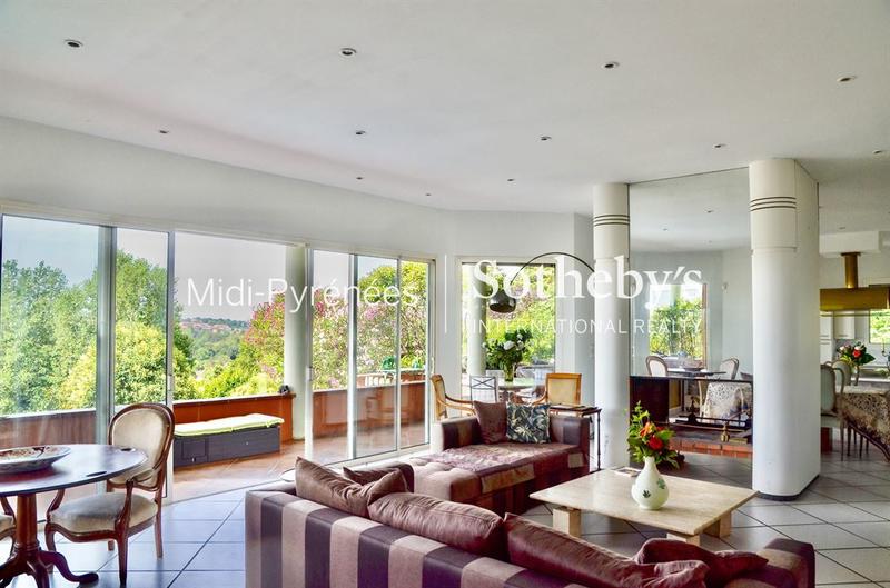 Maison - 215 m² - 7 pièces