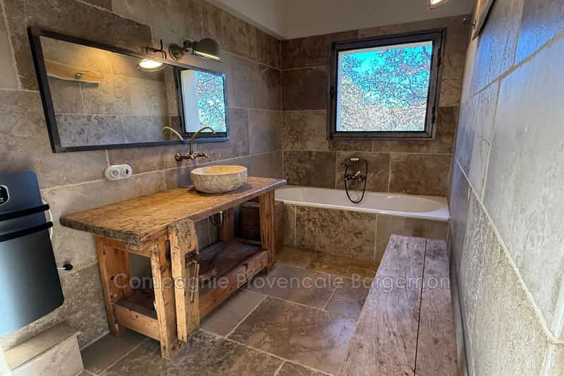 Maison - 200 m² - 2 pièces