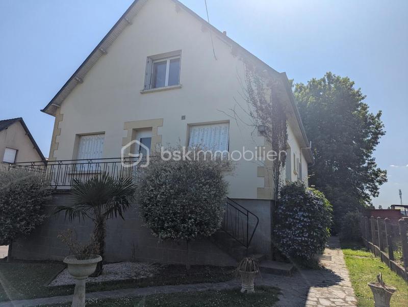 Maison traditionnelle - 160 m² - 8 pièces