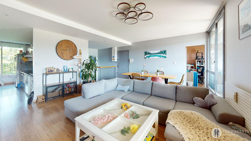 Appartement - 120 m² - 6 pièces