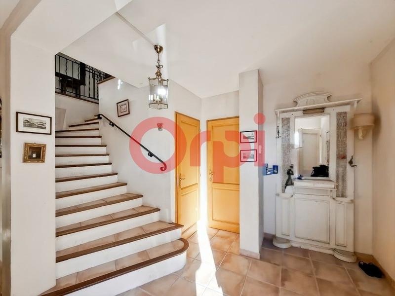 Maison - 198 m² - 6 pièces