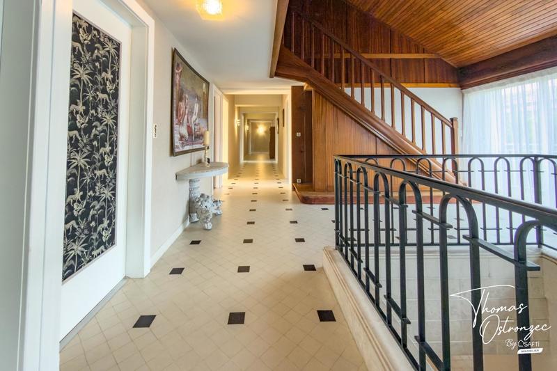 Maison - 600 m² - 15 pièces