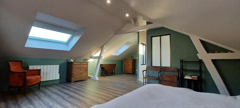 Maison - 202 m² - 9 pièces