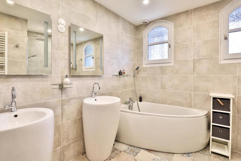 Maison - 204 m² - 6 pièces