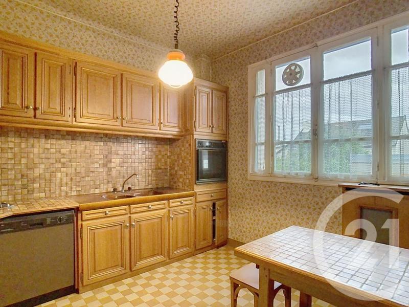 Maison - 98 m² - 5 pièces