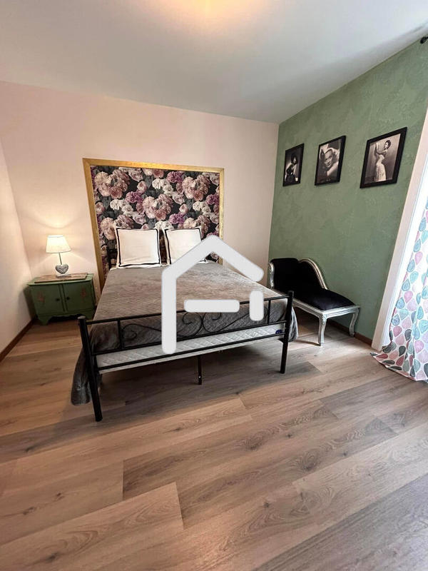 Maison - 280 m² - 10 pièces