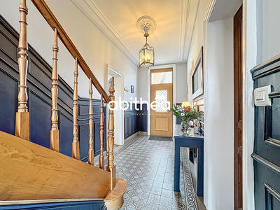 Maison - 290 m² - 9 pièces