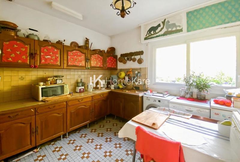 Maison - 270 m² - 9 pièces