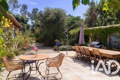 Maison - 282 m² - 10 pièces