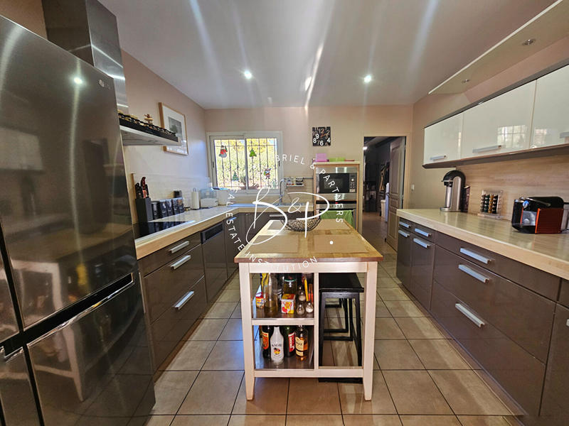 Maison - 267 m² - 10 pièces