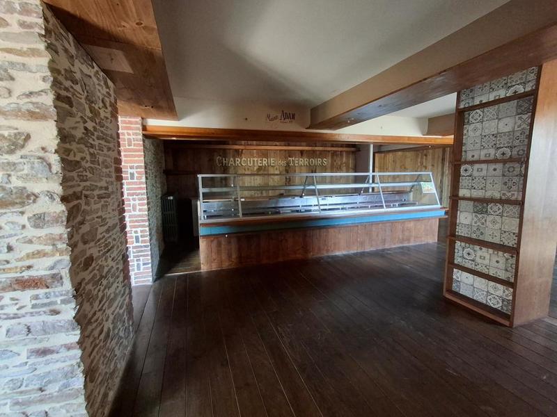 Maison - 270 m² - 1 pièce