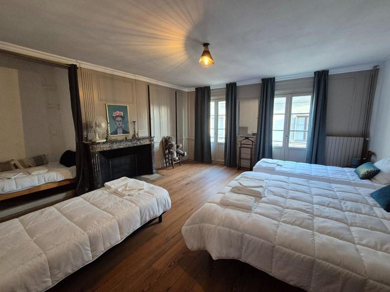 Maison - 330 m² - 11 pièces