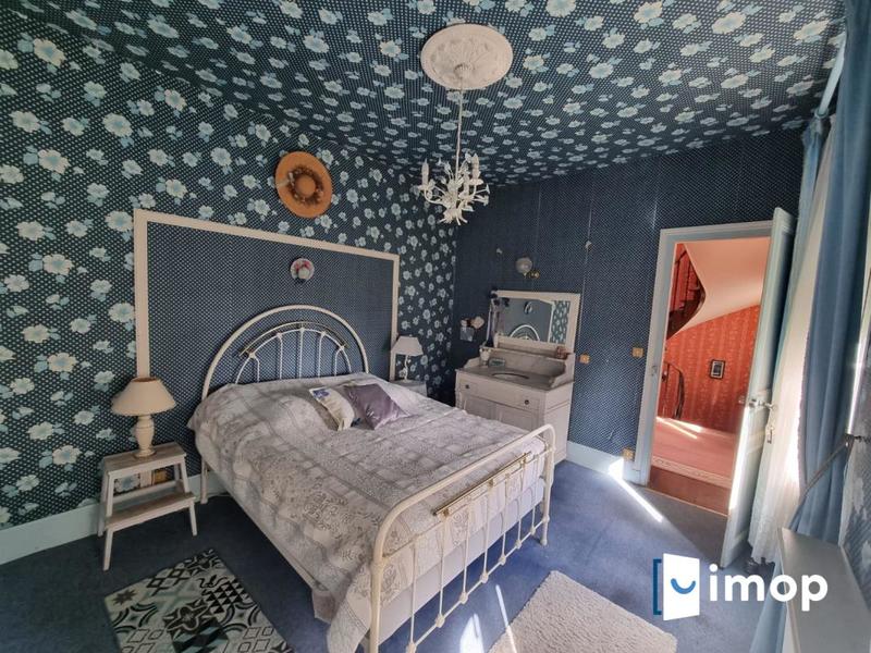 Maison - 230 m² - 7 pièces