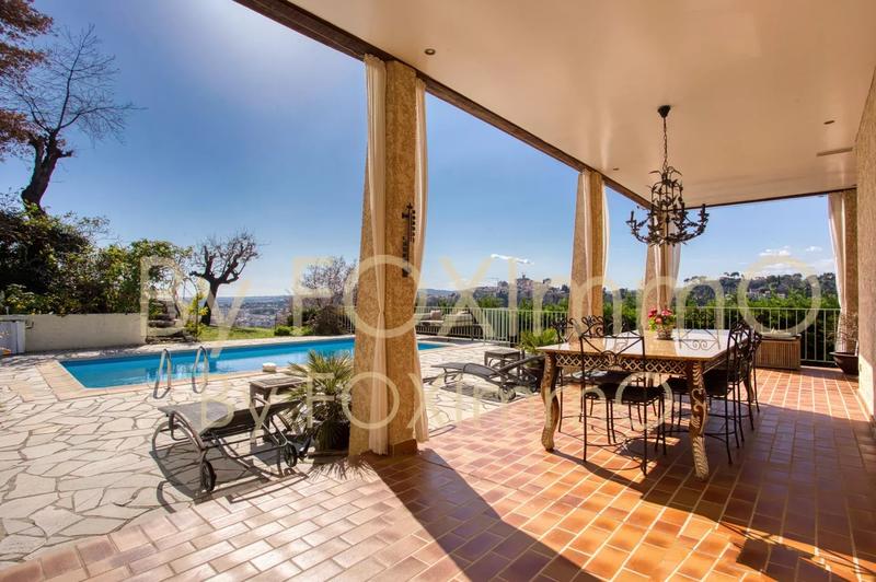 Villa - 269 m² - 9 pièces