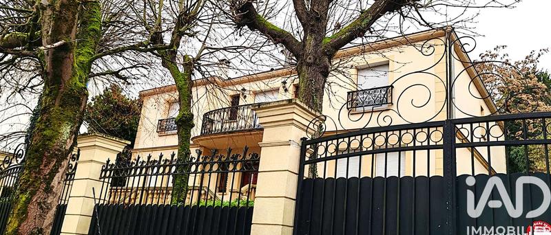 Maison - 300 m² - 12 pièces