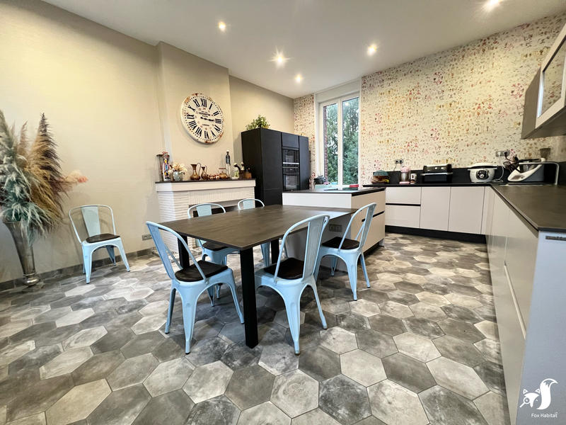 Maison - 240 m² - 8 pièces