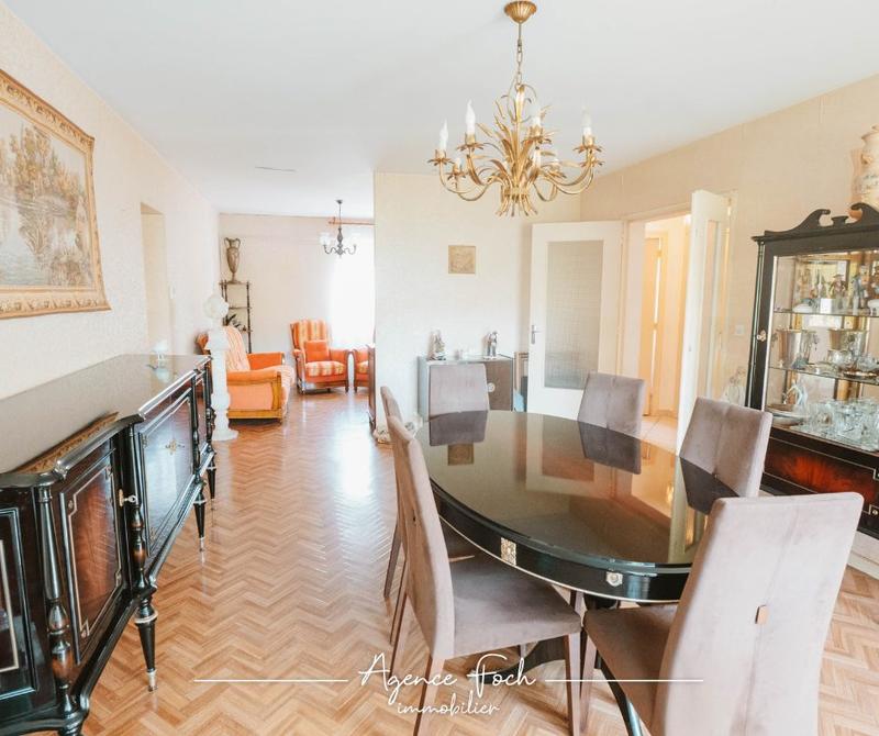 Appartement - 99 m² - 4 pièces