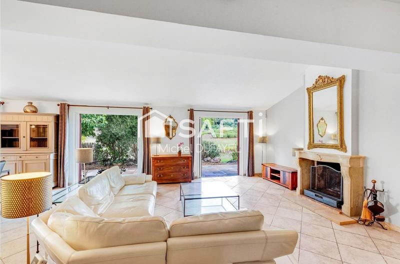 Maison - 205 m² - 6 pièces