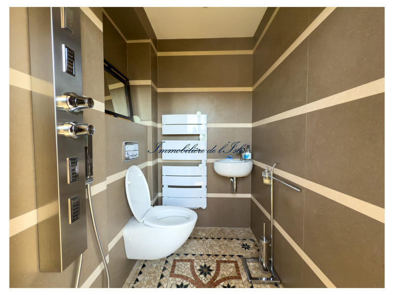 Maison - 327 m² - 11 pièces