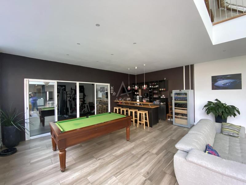Maison - 371 m² - 8 pièces
