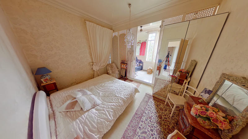 Maison - 290 m² - 9 pièces