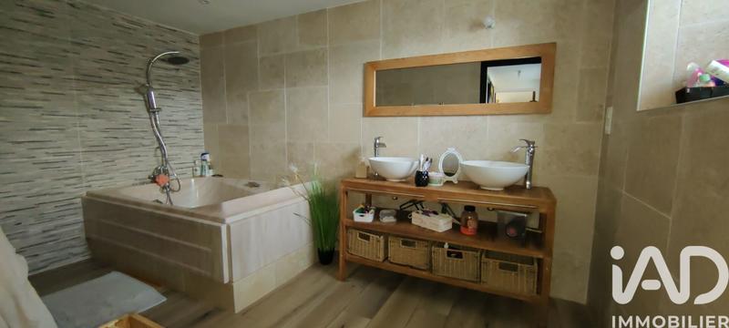 Maison - 186 m² - 8 pièces