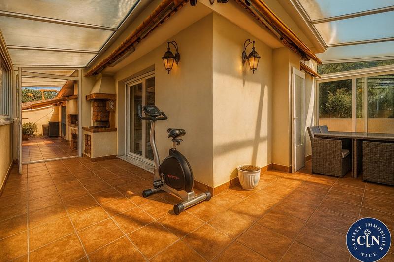 Appartement - 93 m² - 4 pièces