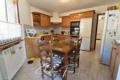 Maison - 199 m² - 14 pièces