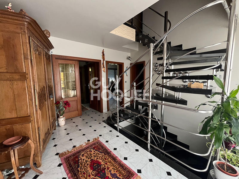 Maison - 268 m² - 10 pièces